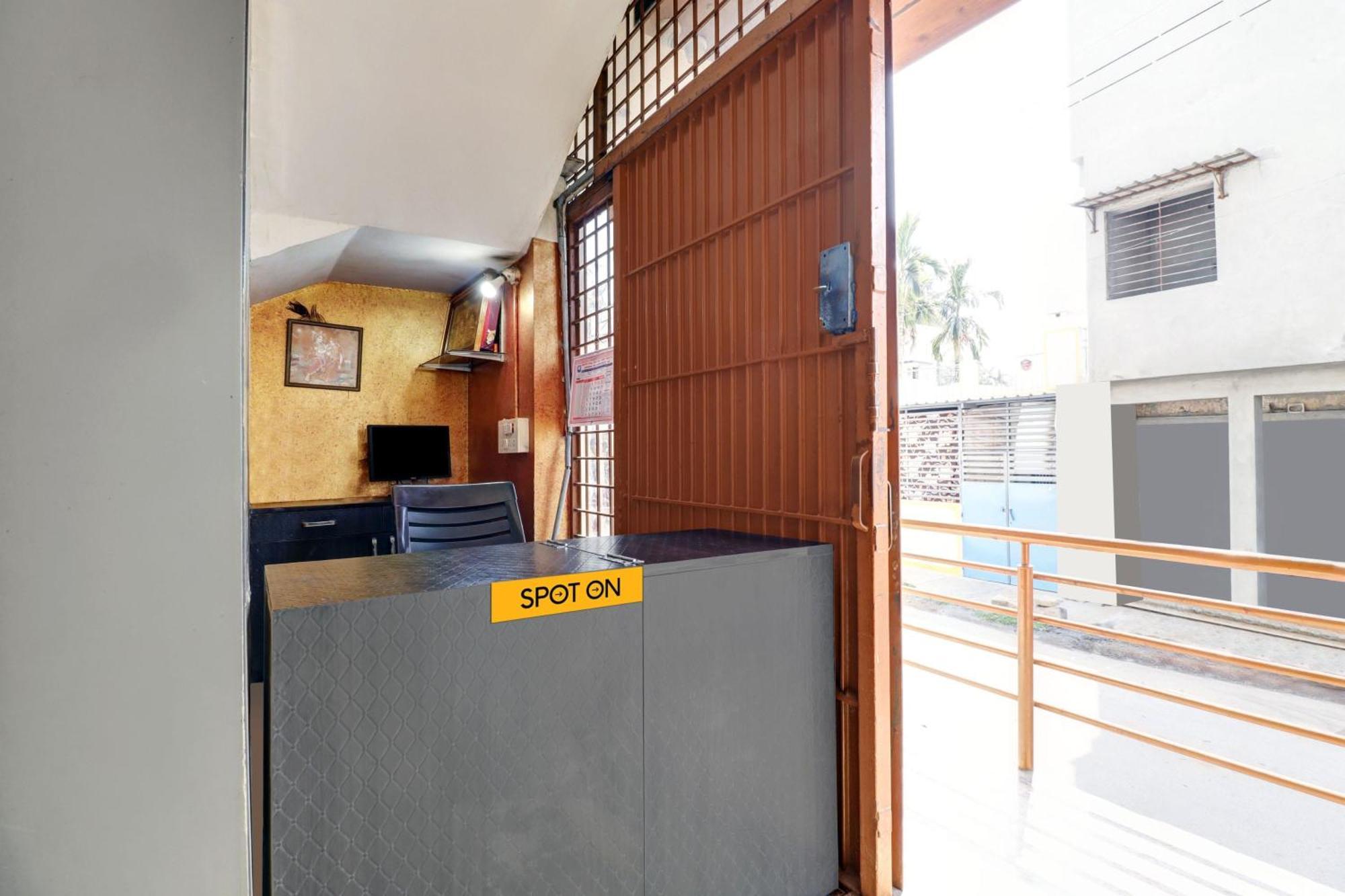 Hotel O Lakshmi Deluxe Lodge Tumkur Exterior foto